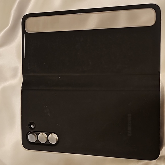 Samsung S-View flip cover for the S21 5G. Control the phone from the window. - Picture 2 of 6